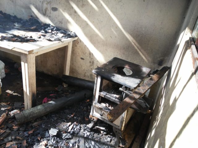 Casa fica totalmente destruída em incêndio no bairro Morro Grande