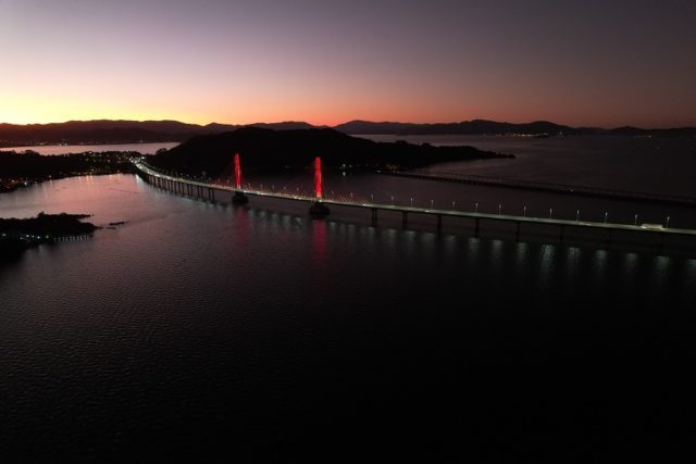 Ponte Anita Garibaldi Iluminada Em Homenagem Elizabeth Ii