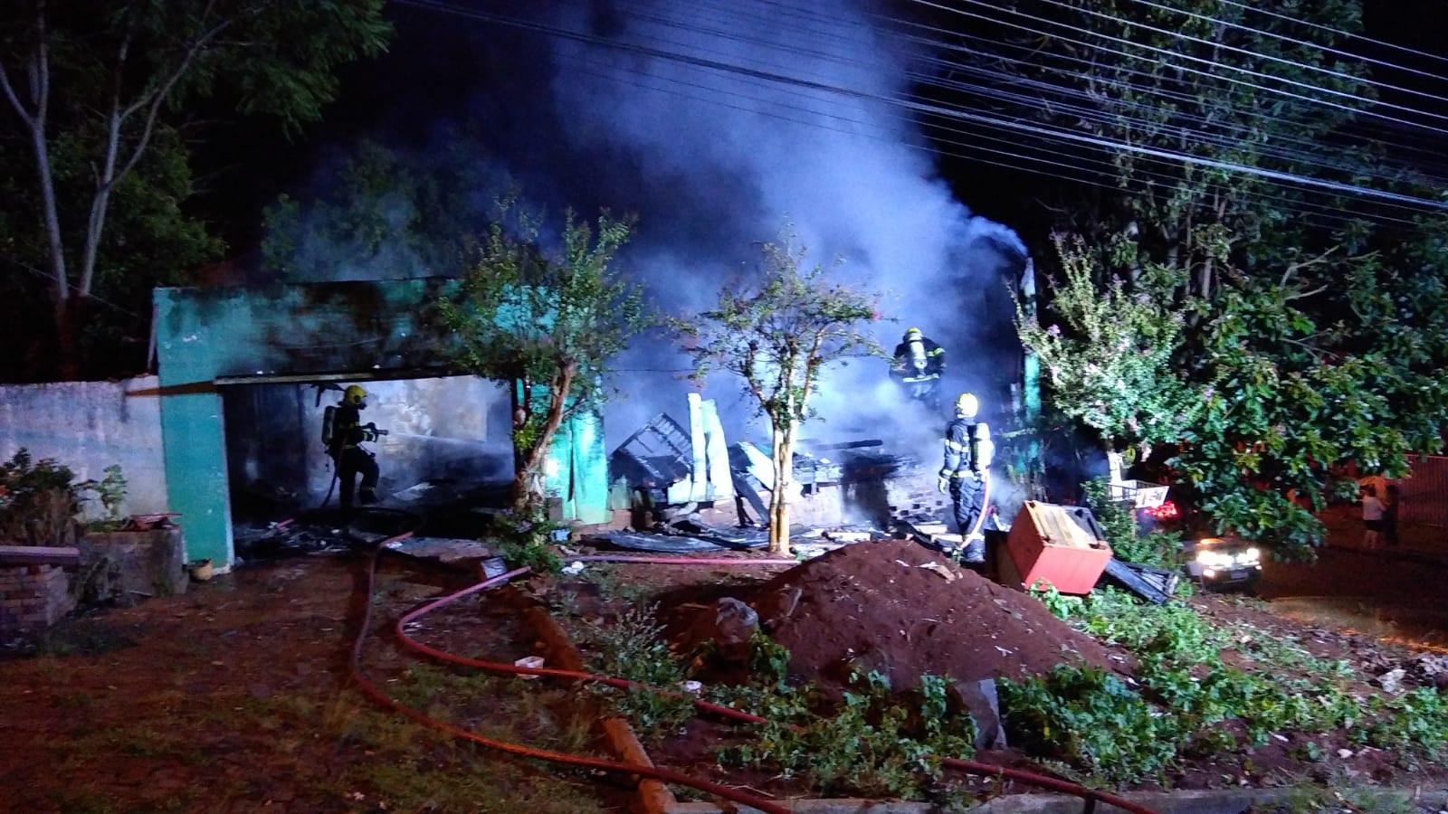 Casa Tomada Pelas Chamas E Fica Destru Da Em Chapec