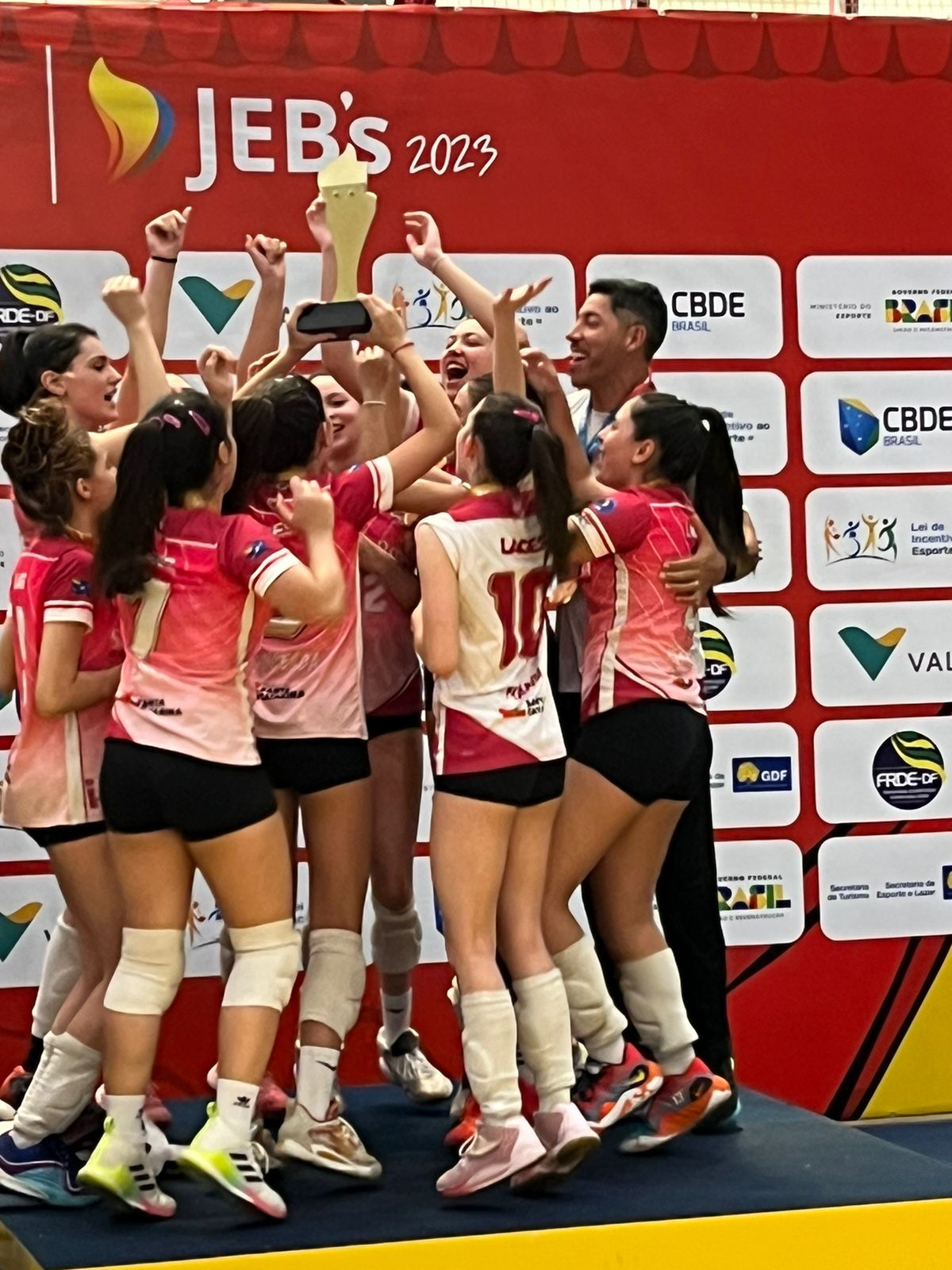 Estudantes de Lages são campeãs nacionais de Vôlei nos Jogos Escolares