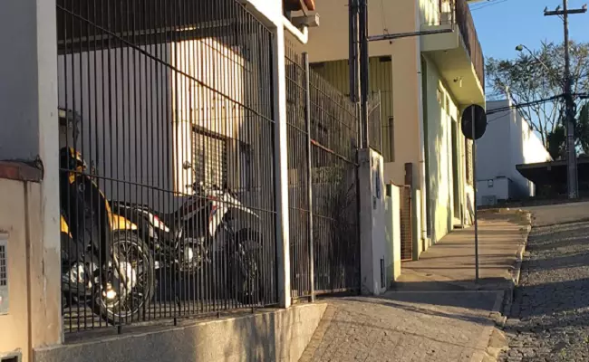 A vítima estava trabalhando quando o homem anunciou o assalto. Foto: Marcos Fernandes