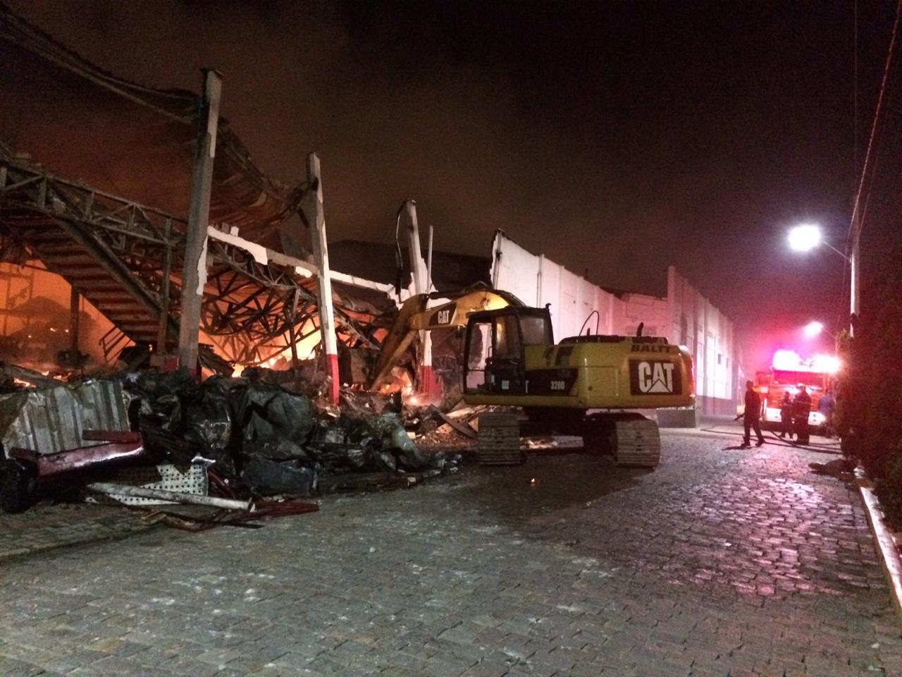 Incêndio atinge supermercado de Balneário Piçarras