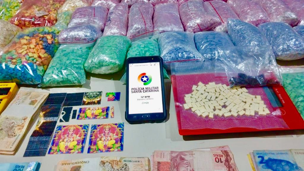Três pessoas são presas com 45 mil comprimidos de ecstasy em Balneário Camboriú