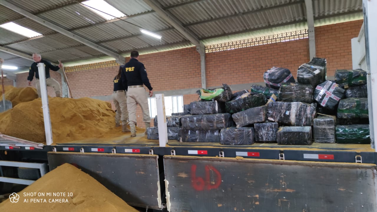 PRF apreende 3,5 toneladas de maconha na BR-282, em Erval Velho, no Meio-Oeste