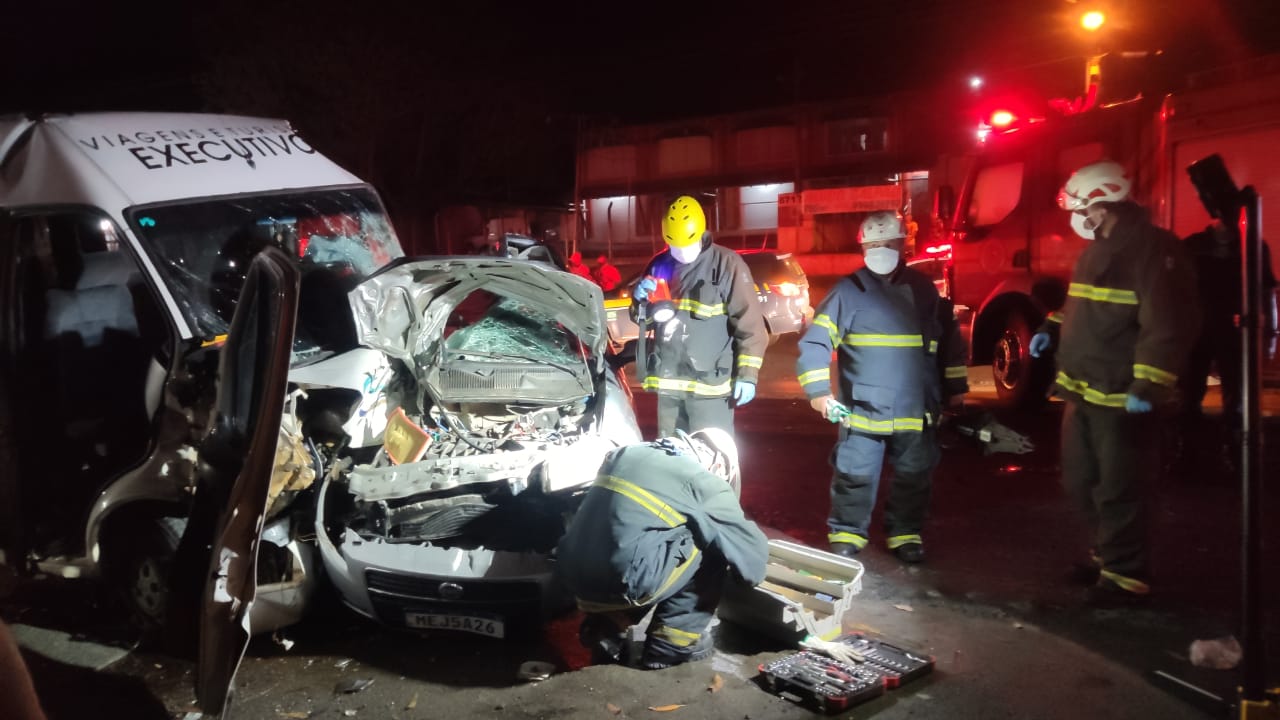 Acidente na BR-470 em Blumenau deixa três mortos e oito feridos