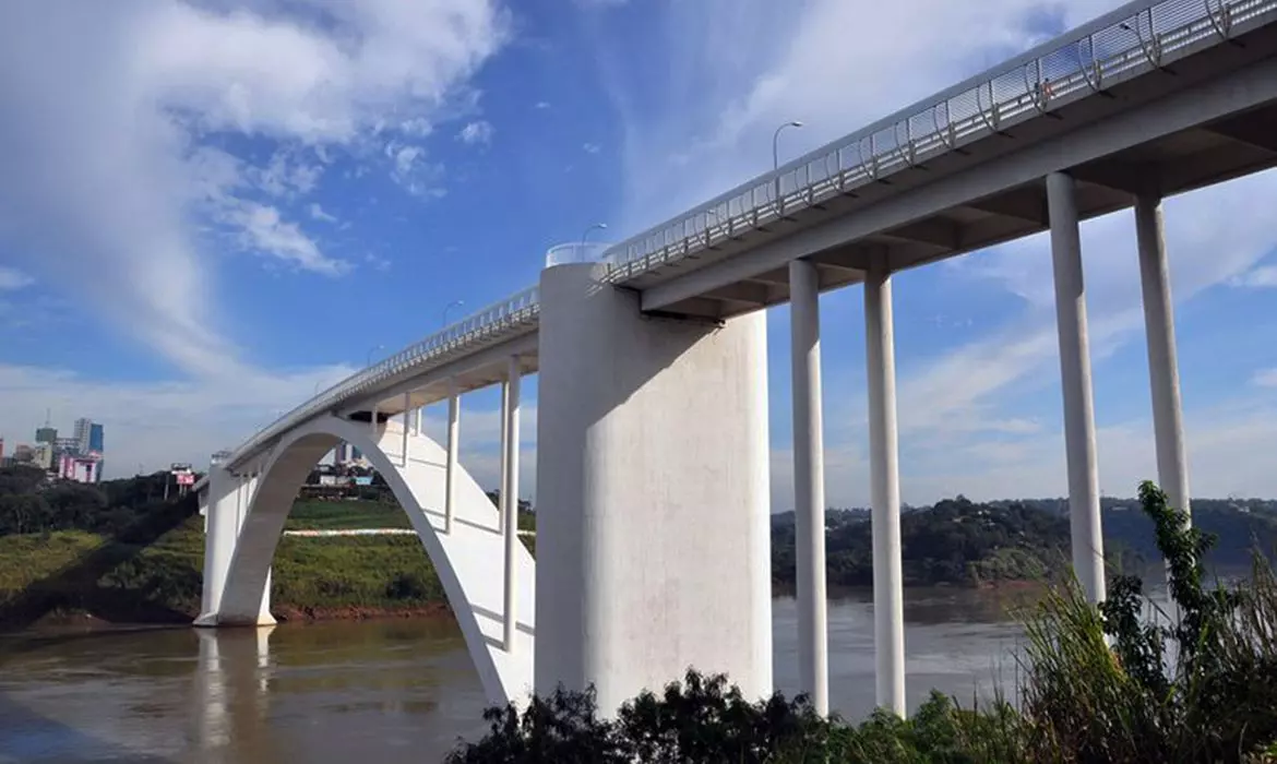 Ponte Internacional da Amizade (BR-277),Aduana de Foz do Iguaçu, Fronteira Brasil e Paraguai. Foto Dnit, divulgação