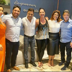 Thayane Santana, Eleandro Miranda, Zezé Di Camargo, Graciele Lacerda, Patrícia Miranda Buture, Ivo Miranda Filho e Odail Santana. Foto Alex Ferrer,  divulgação 

