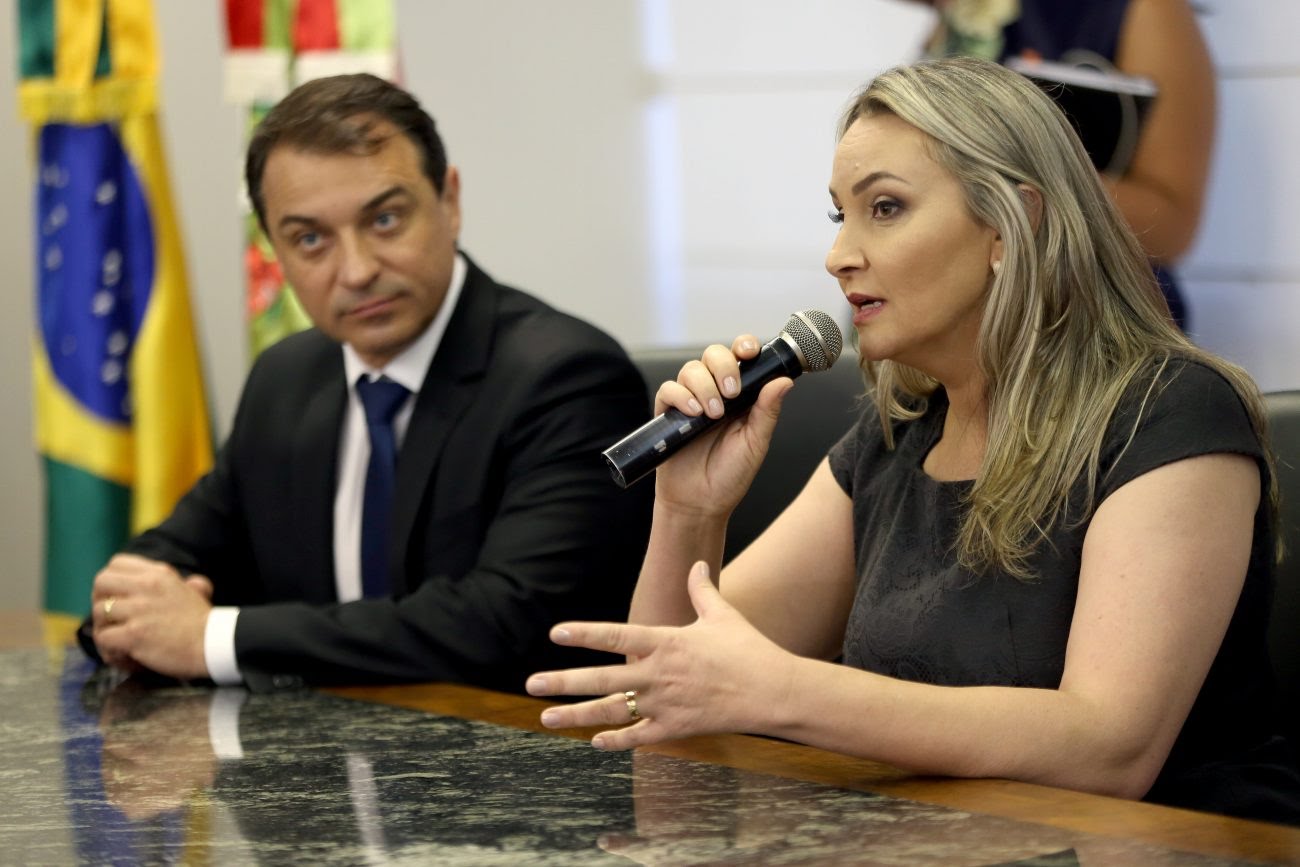 O governador de SC, Carlos Moisés (PSL) e a vice Daniela Reinehr (sem partido). Foto: Mauricio Vieira/Secom/Divulgação