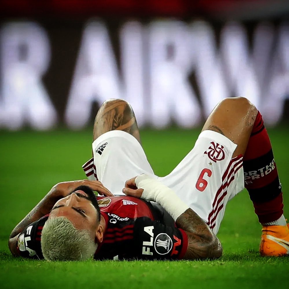 Sem fratura, Gabriel sofre lesão ligamentar no tornozelo em goleada do Flamengo