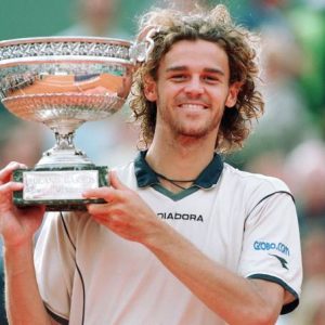 Guga imagina como seria duelo com Nadal. Foto: Getty  Images. 

Leia mais em: https://veja.abril.com.br/placar/tbt-ha-20-anos-guga-vencia-em-paris-e-fazia-placar-esquecer-futebol/