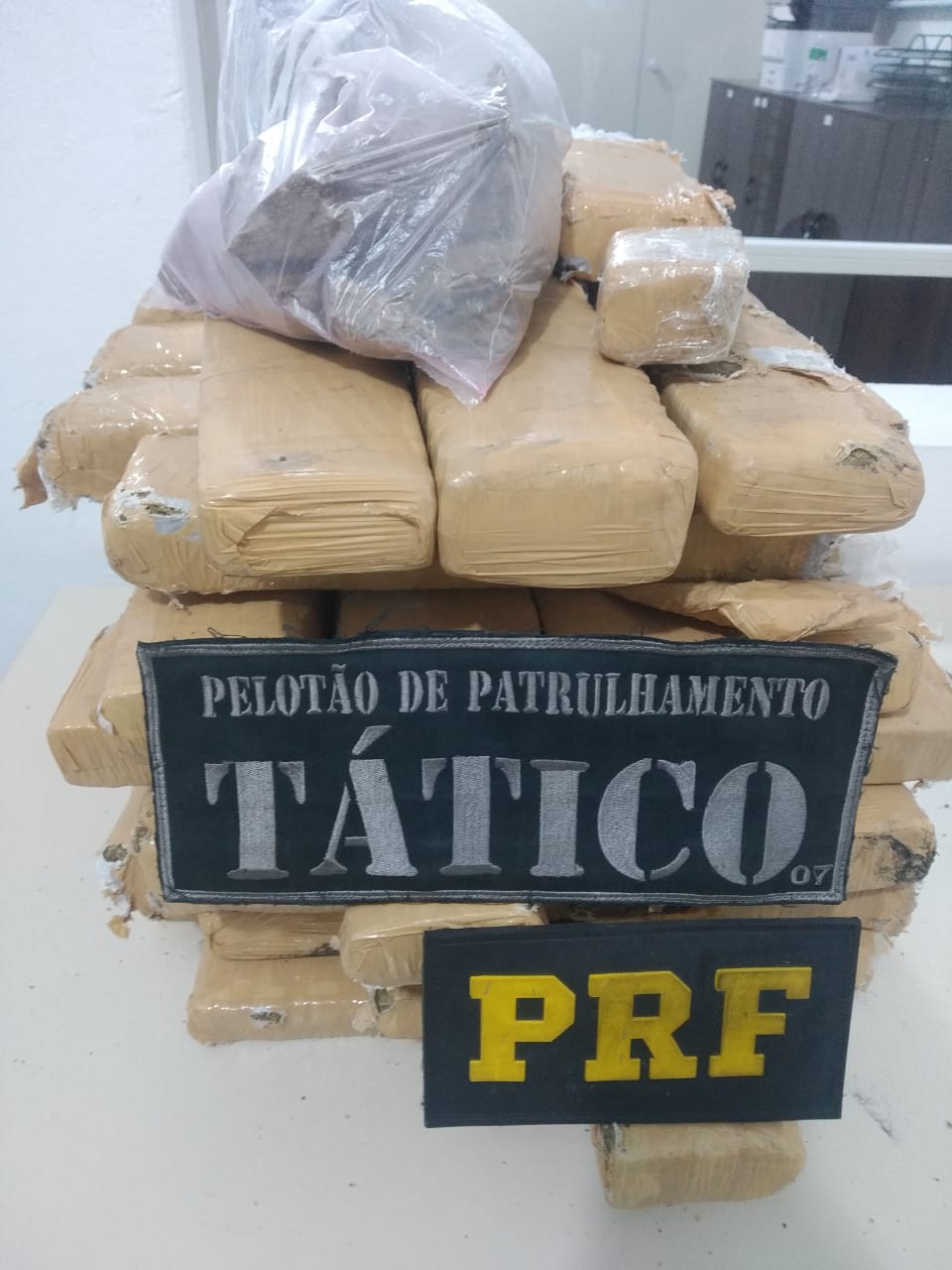 38 kg de maconha são apreendidos após 60 km de perseguição em Paulo Lopes