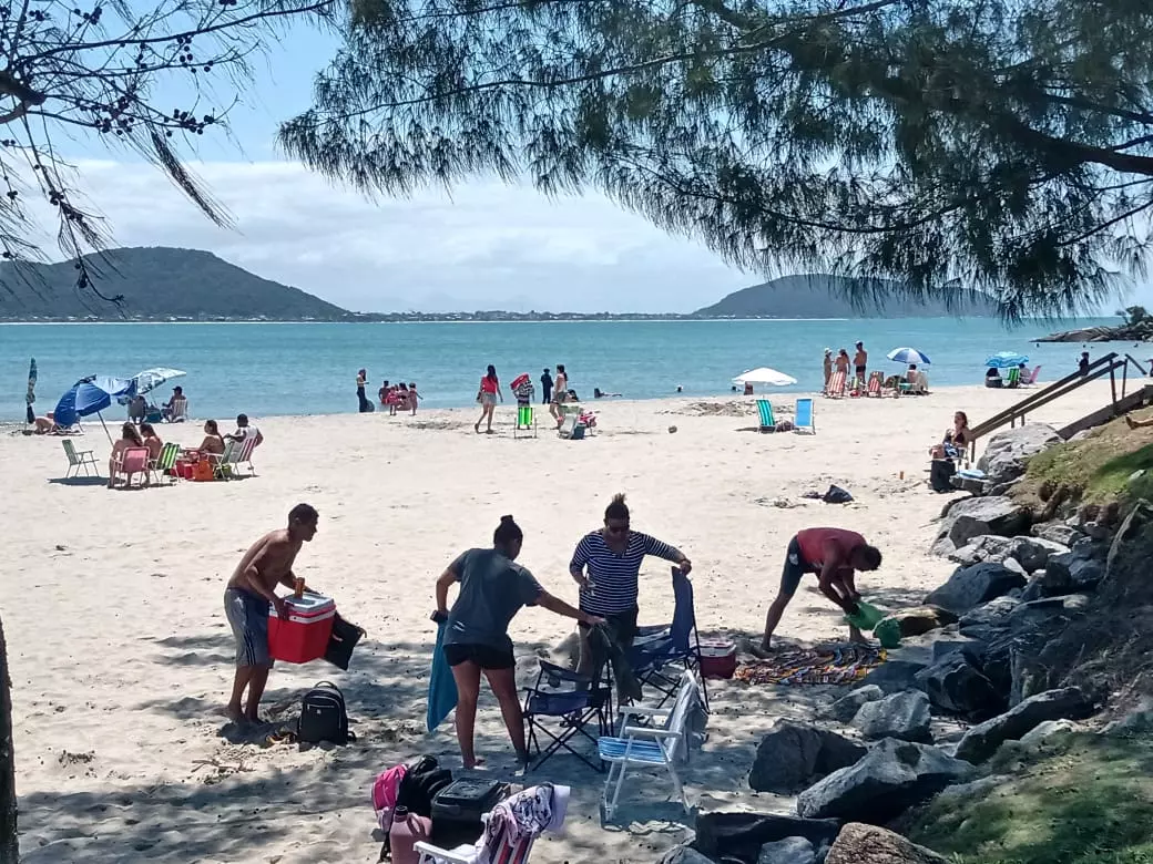 O banho de mar está proibido na cidade