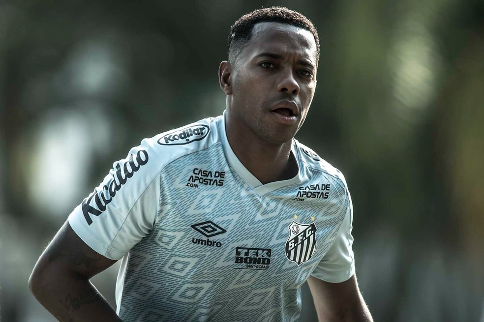 Santos perde patrocinador após contratação do atacante Robinho