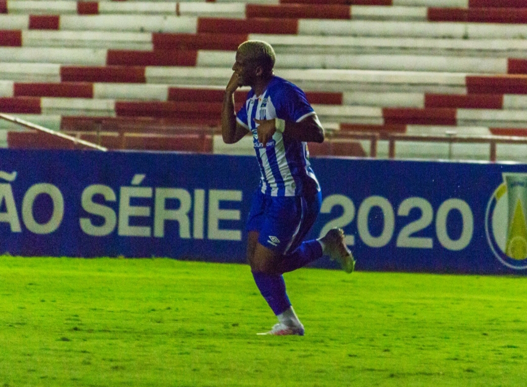 Atacante Jonathan comemorando o primeiro gol do Avaí. Fotos: André Palma Ribeiro / Avaí F.C./ divulgação 


