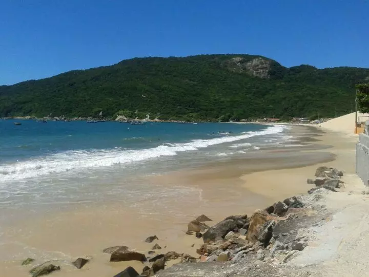 Praia do Santinho. Foto: Reprodução, Pinterest