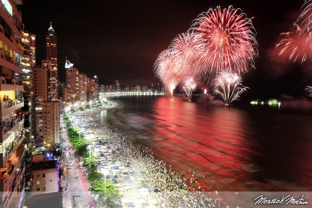 Tendas na praia e fogos de artifício proibidos no Reveillón de Balneário Camboriú. Divulgação