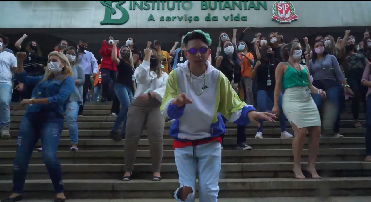 Mc Fioti Lanca Remix De Bum Bum Tam Tam Sobre Vacina Coronavac Portal Scc