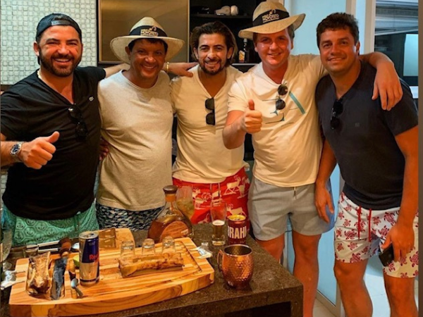 Foto: Cristiano Cardoso, Bira Schlickmann, anfitrião Cristiano de Oliveira, Caio Schlickmann e Paulinho Althoff, em encontro animado com direito até leilão de coelho em Laguna.