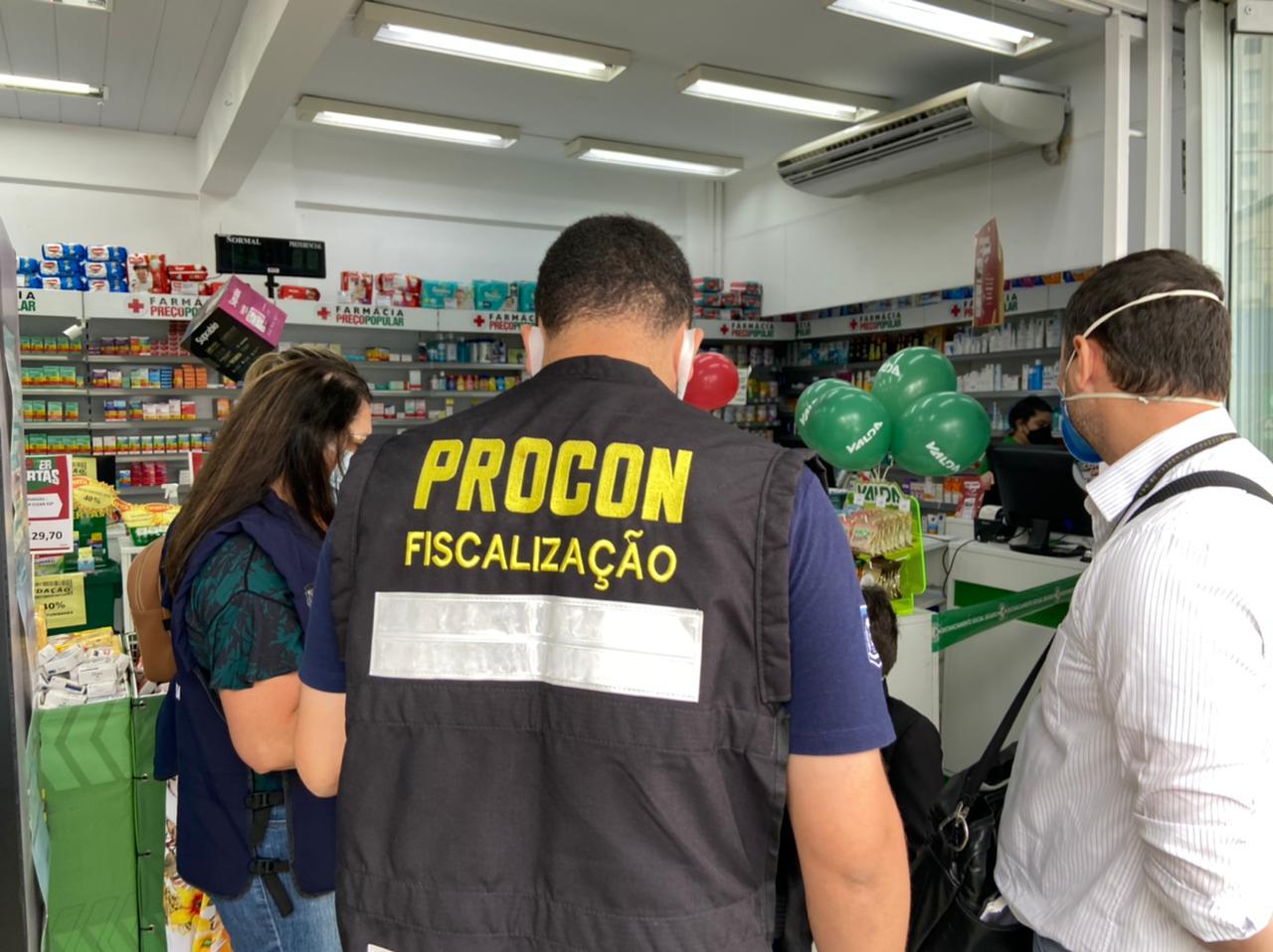 Procon notifica farmácia. Foto: Procon / Prefeitura de Florianópolis / Divulgação.