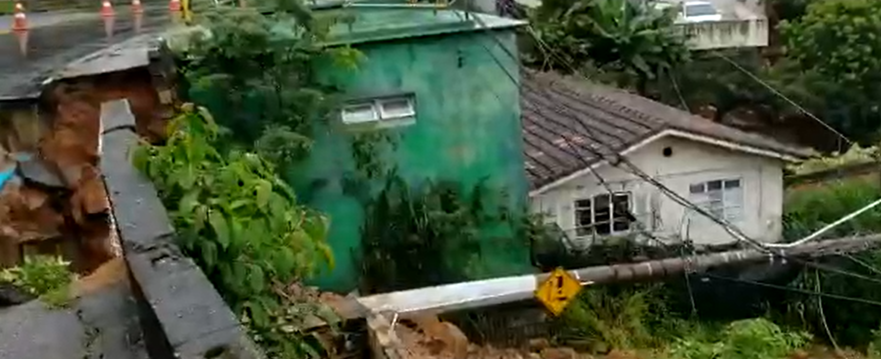 Deslizamento próximo ao Veleiros da Ilha. 
Foto: Guarda de Florianópolis. 