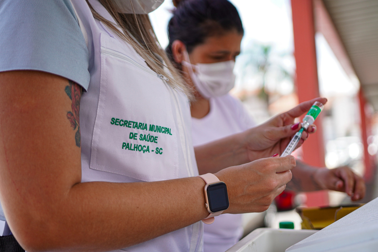 Vacinação em Palhoça, na Grande Florianópolis. Foto: Prefeitura de Palhoça / Divulgação.