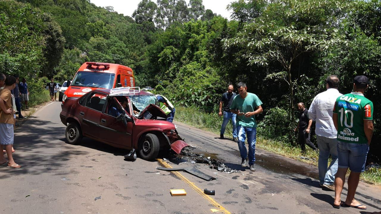 Acidente De Trânsito Deixa Vítima Presa às Ferragens Em Chapecó Scc10