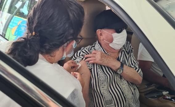 Raul Gil toma a vacina contra Covid-19; Foto: Divulgação