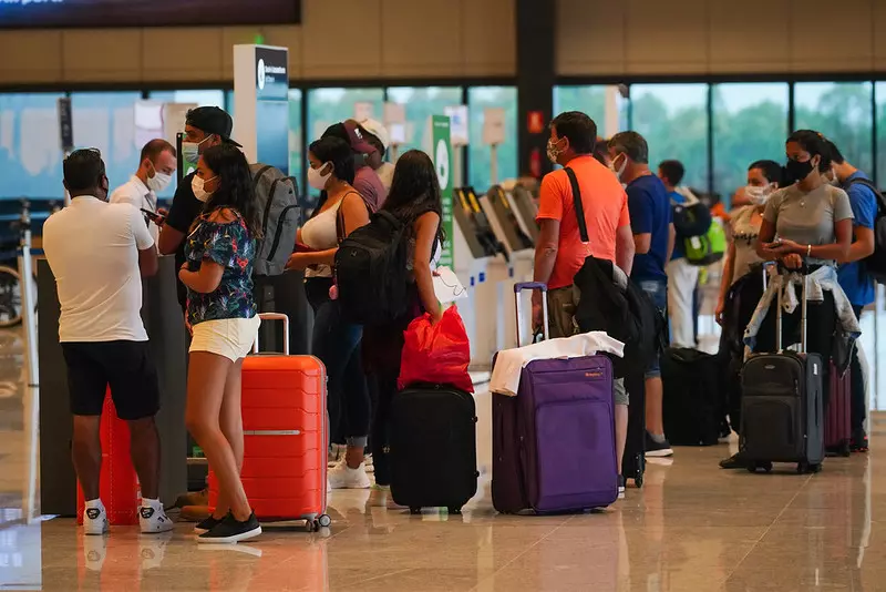 Imagem Ilustrativa. Movimento de passageiros no Aeroporto Internacional Hercílio Luz durante a pandemia do Coronavírus, em Florianópolis. Foto: Ricardo Wolffenbüttel / SECOM.