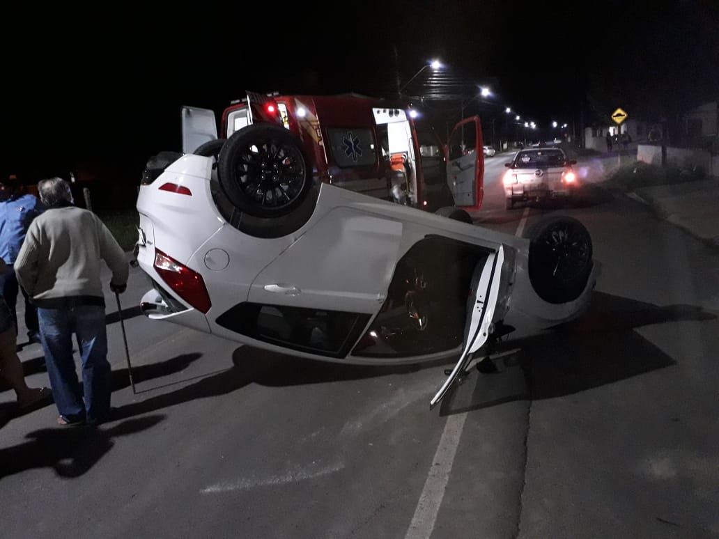 Condutora de 96 anos capota carro em Urubici. Foto: CBMSC, Divulgação 