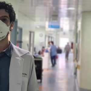 O psiquiatra da infância e adolescência do HU-UFSC/Ebserh, Jairo Vinícius Pinto, foi integrado à equipe do hospital em abril. Foto: Divulgação | HU - UFSC