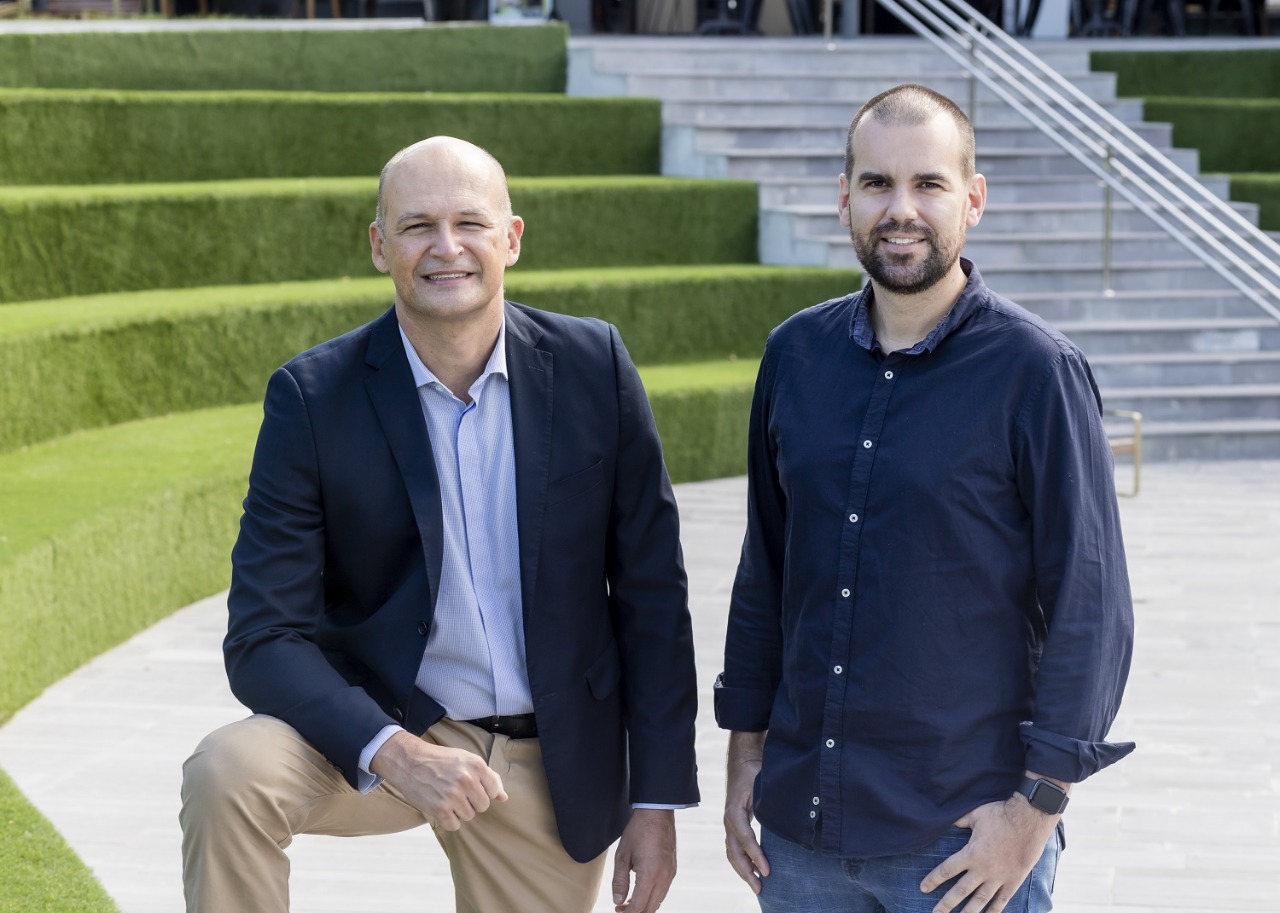 A publicação tem como organizadores o empreendedor Daniel Leipnitz, diretor corporativo da Visto Sistemas, presidente do Sapiens Parque e conselho deliberativo da Associação Catarinense de Tecnologia, e o jornalista e consultor em comunicação Rodrigo Lóssio, também diretor-executivo da Dialetto. Foto: Divulgação