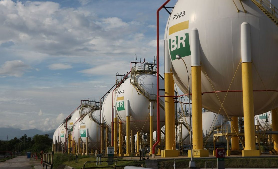 Para Guedes, privatizar a Petrobras é “devolver ao povo o que é do povo”