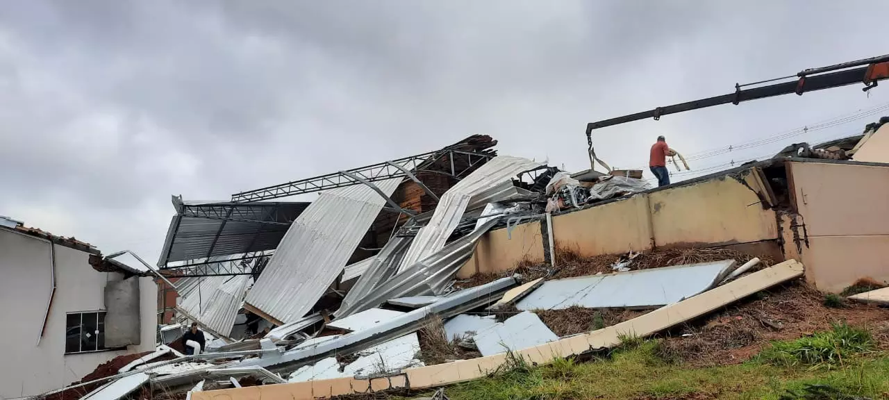 Galpão atingido em Campos Novos. Foto: Divulgação/ Defesa Civil