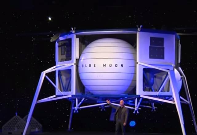 Além de Bezos, seu irmão Mark, a aviadora americana Wally Funk e um jovem de 18 anos participarão do lançamento | Foto: Reprodução SBT 