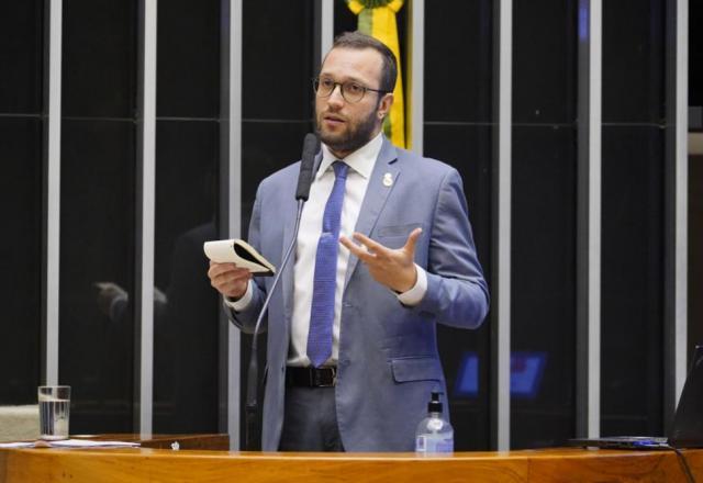 Relator Filipe Barros (PSL-PR) defende que a contagem seja feita logo após a votação pelos próprios mesários | Foto: Pablo Valadares/Câmara dos Deputados | Via: SBT News
