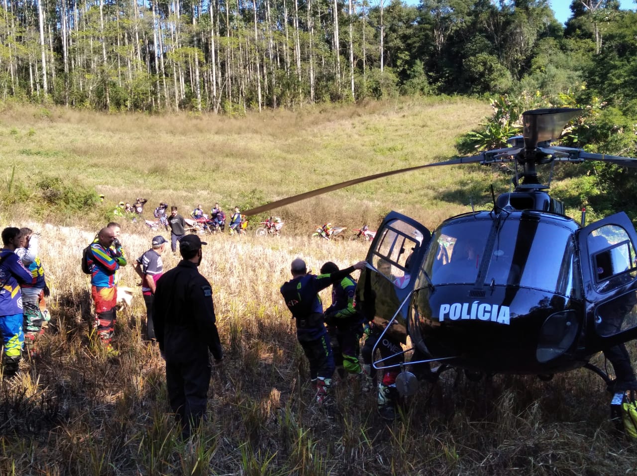 Homem é resgatado após cair de moto em trilha no Sul de SC