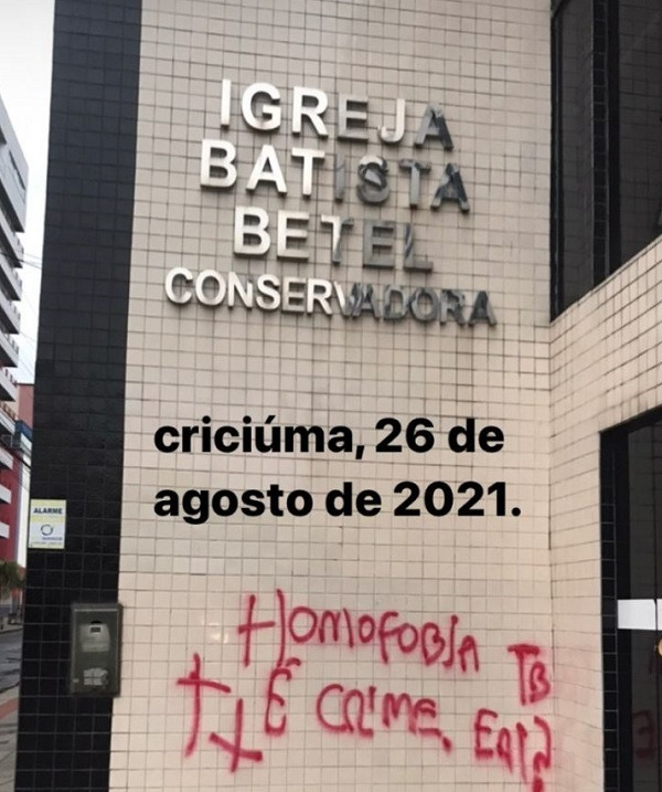 Igreja pichada e manifestação de cantor veja repercussão de fala do prefeito de Criciúma