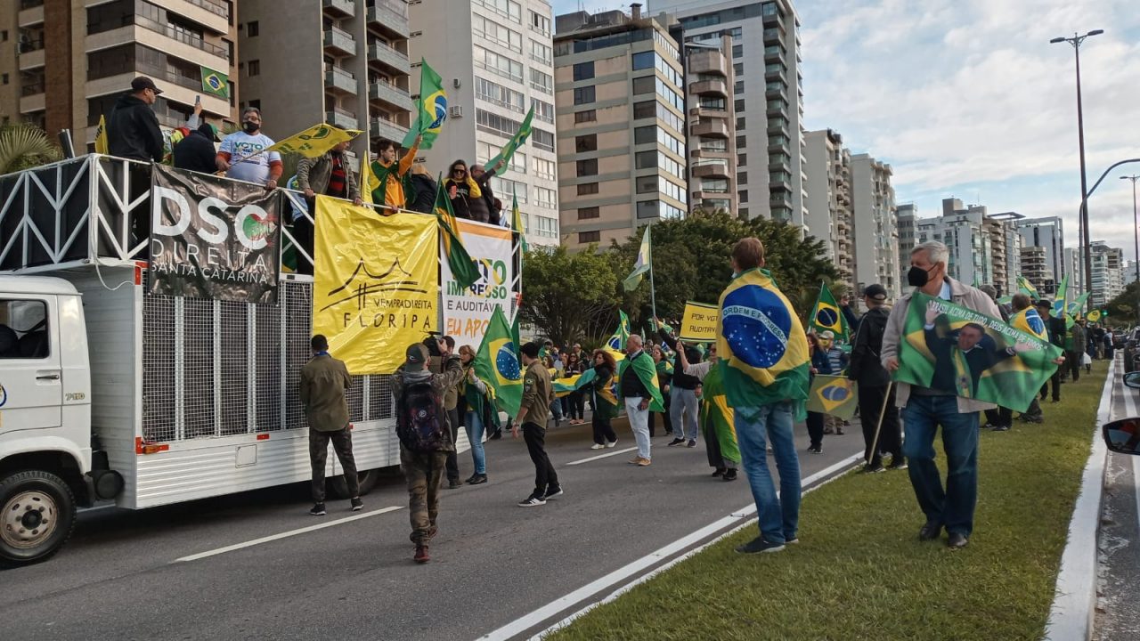 Manifestação na Beira-Mar Norte, em Florianópolis. Foto: Arliss Amaro / SCC SBT