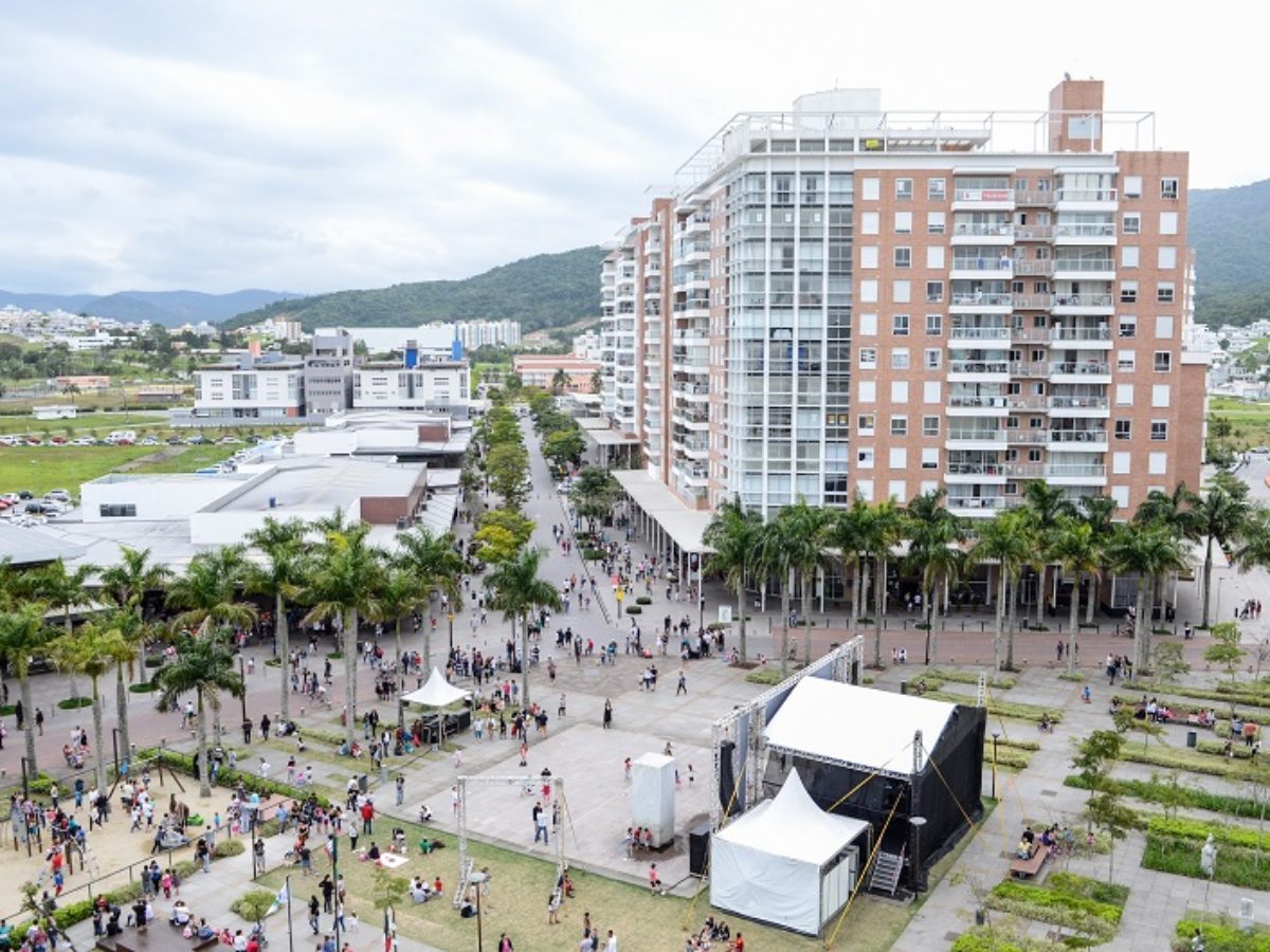 Jornal do Almoço - SC, Muro desaba no bairro Pedra Branca, na Grande  Florianópolis