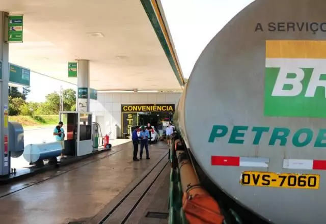Reajuste da gasolina neste ano nas refinarias chega a 51% | Foto: Pedro Ventura | Agência Brasília | Via: SBT News