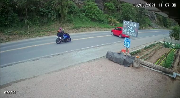 Vídeo: câmera de segurança flagra acidente grave no Vale do Itajaí