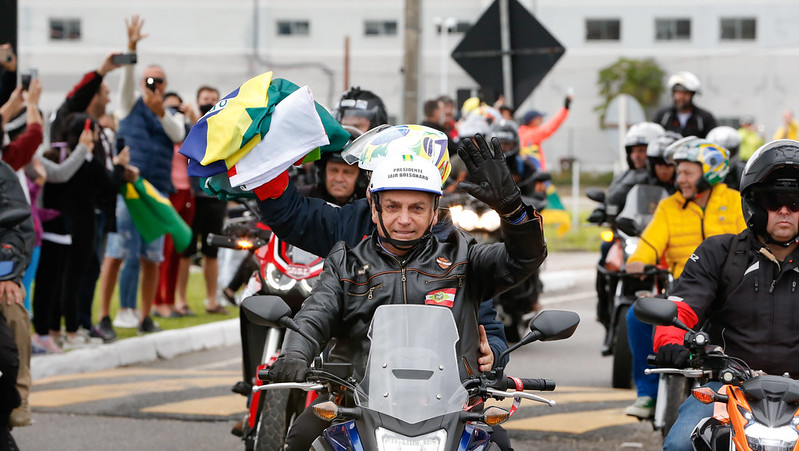 Moraes denuncia Bolsonaro por uso de dinheiro público em motociatas