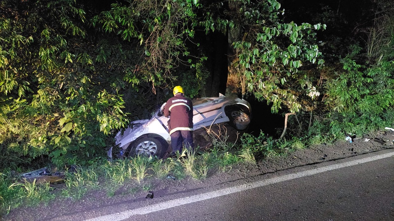 Colisão frontal deixa uma pessoa morta na BR 282 (12)