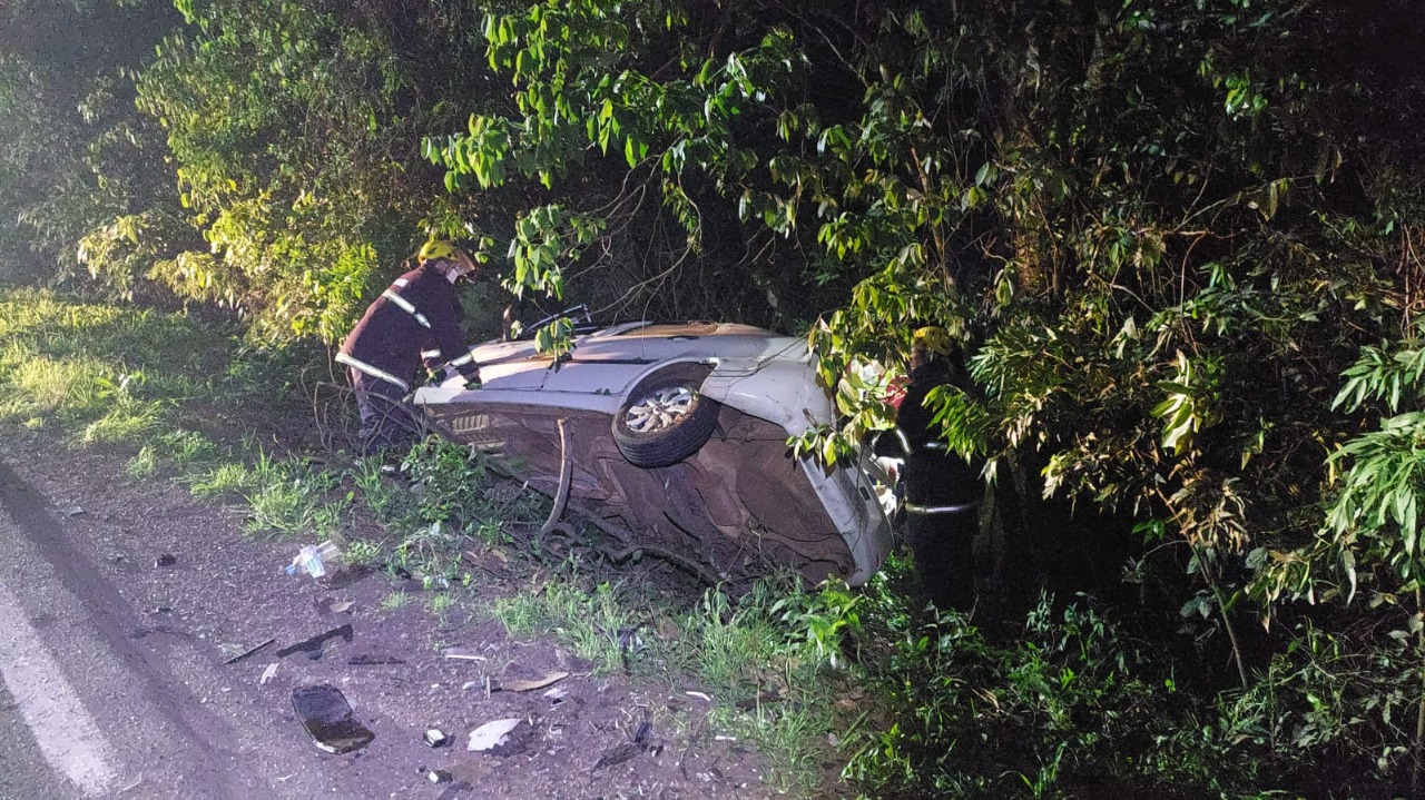 Colisão frontal deixa uma pessoa morta na BR 282 (12)