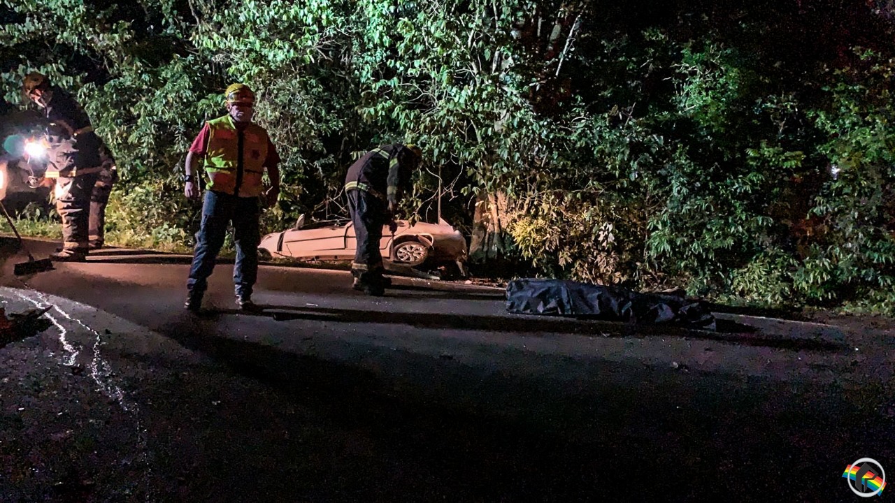 Colisão frontal deixa uma pessoa morta na BR 282