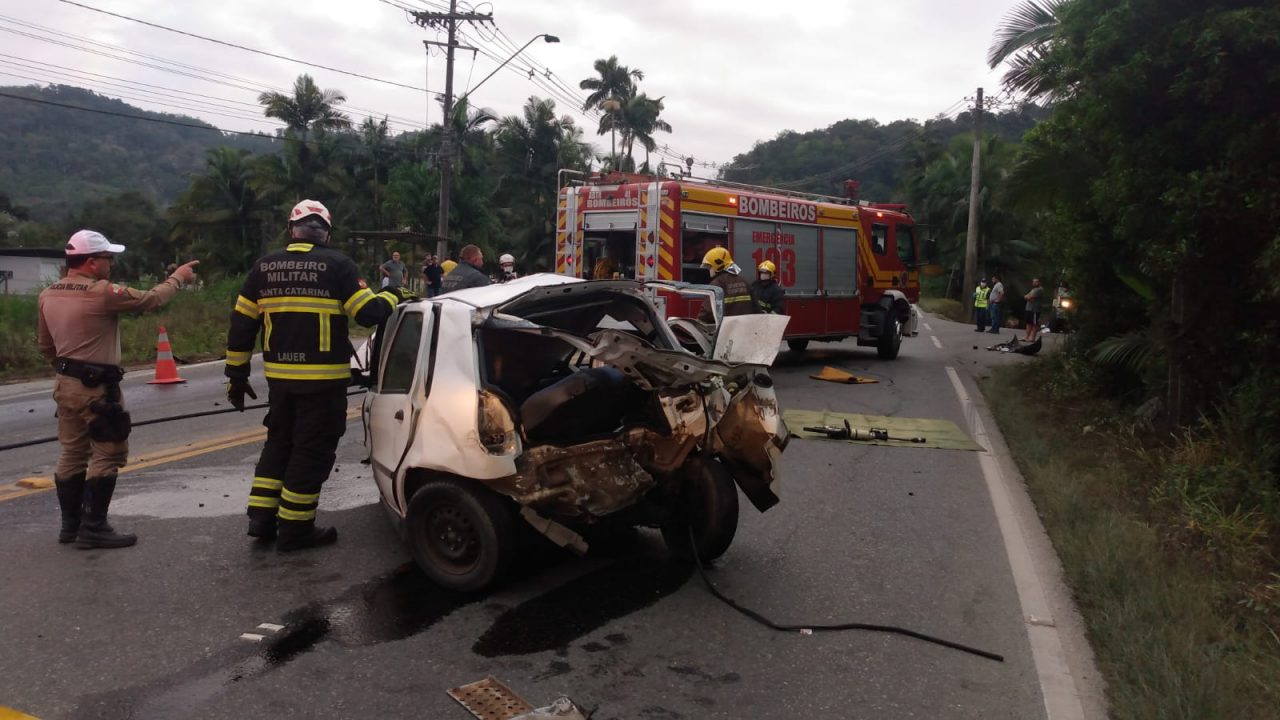 Identificado homem que morreu em acidente entre três veículos em Blumenau