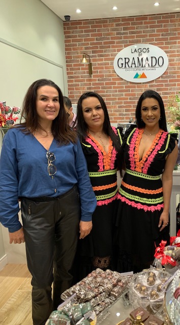 Kátia Salfer com as advogadas e empreendedoras Daniela e Renata, em um dos encontros festivos da semana. 