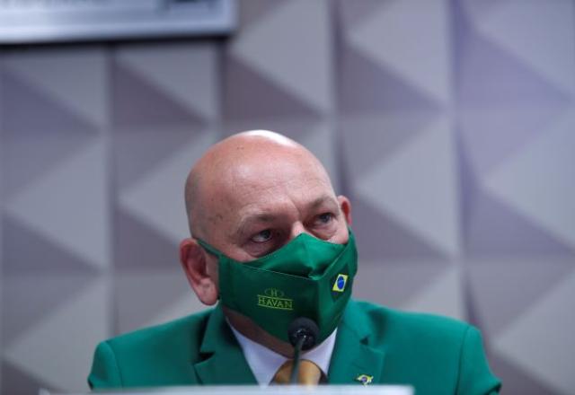 Em sua fala inicial, Luciano Hang disse que não é “negacionista” e que sempre defendeu a vacinação | Foto: Edilson Rodrigues/Agência Senado
