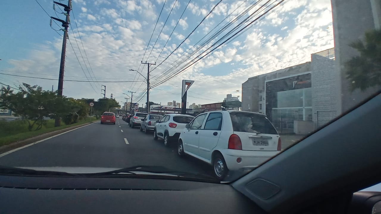 Postos de gasolina na Grande Florianópolis amanhecem com filas 