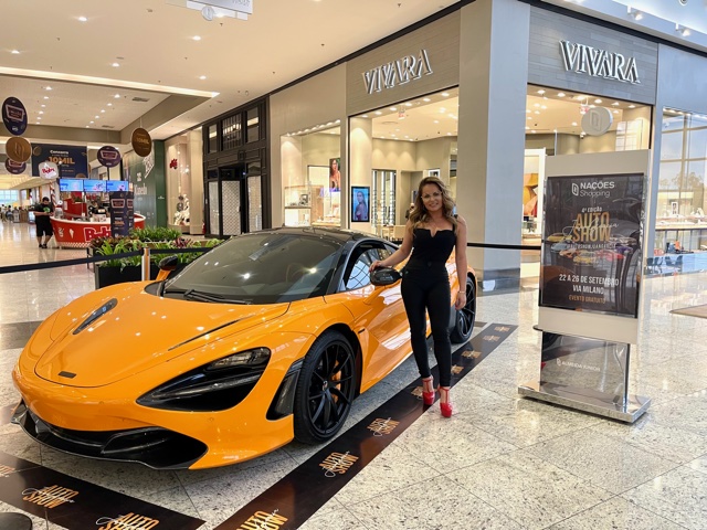 Quem passou para conhecer a Mclaren 720s, uma das atrações do Auto Show no Nações Shopping, foi a estilista Jady Ferreira. Segundo os entendidos, existem somente dois modelos desta configuração no Brasil!